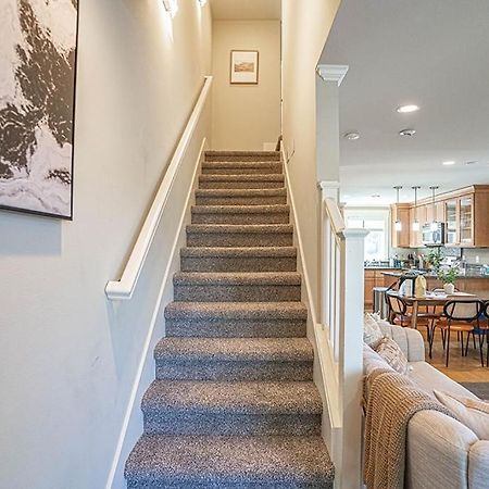 Exquisite Central Townhome With Spacious Loft And Gourmet Kitchen ซีแอตเทิล ภายนอก รูปภาพ