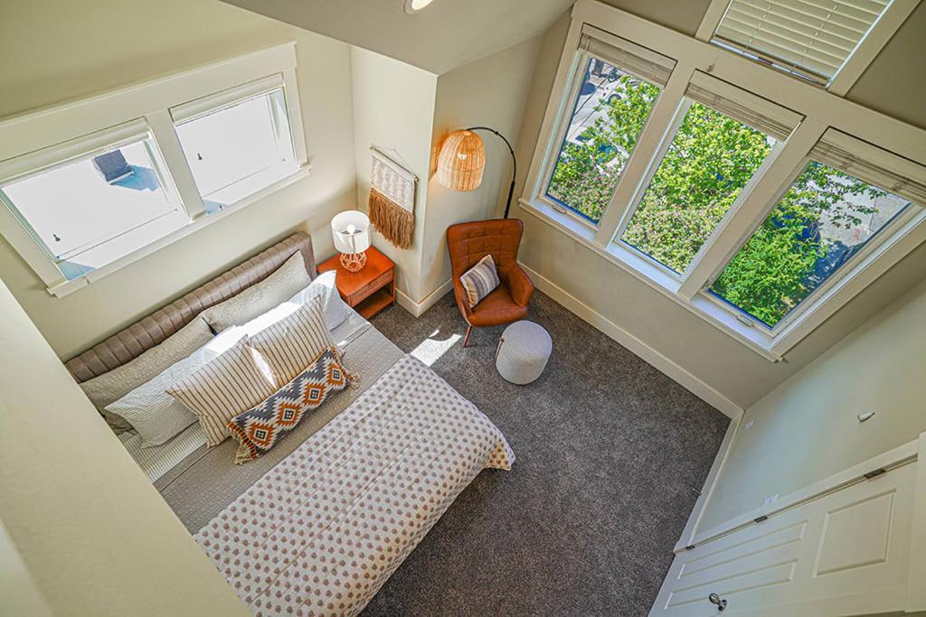 Exquisite Central Townhome With Spacious Loft And Gourmet Kitchen ซีแอตเทิล ภายนอก รูปภาพ