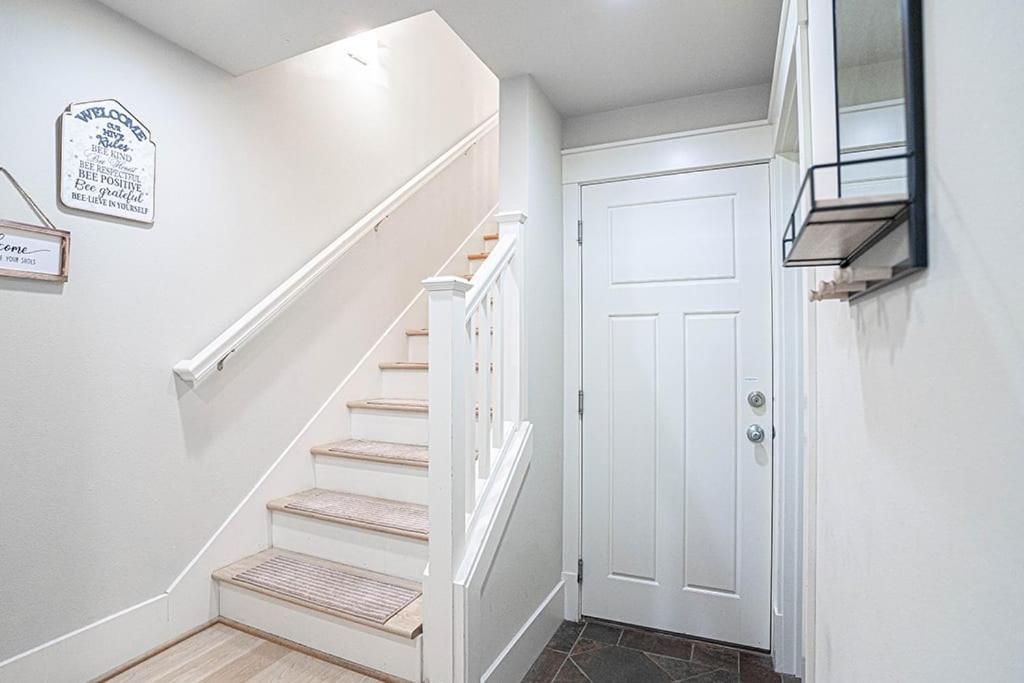 Exquisite Central Townhome With Spacious Loft And Gourmet Kitchen ซีแอตเทิล ภายนอก รูปภาพ
